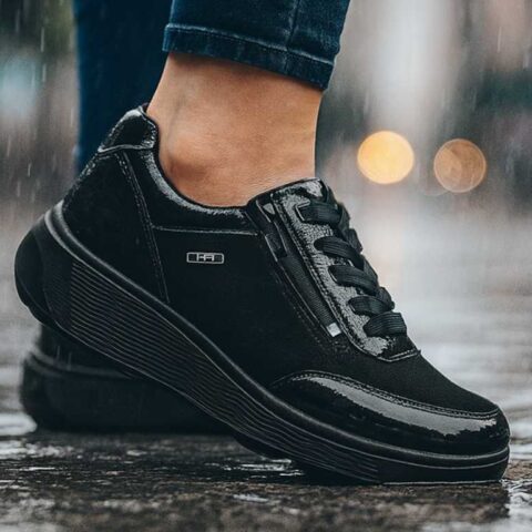 Calzado negro impermeable